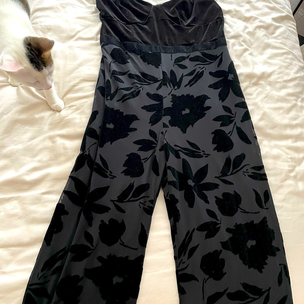 Super cute and formal LULUs jump suit. Never worn